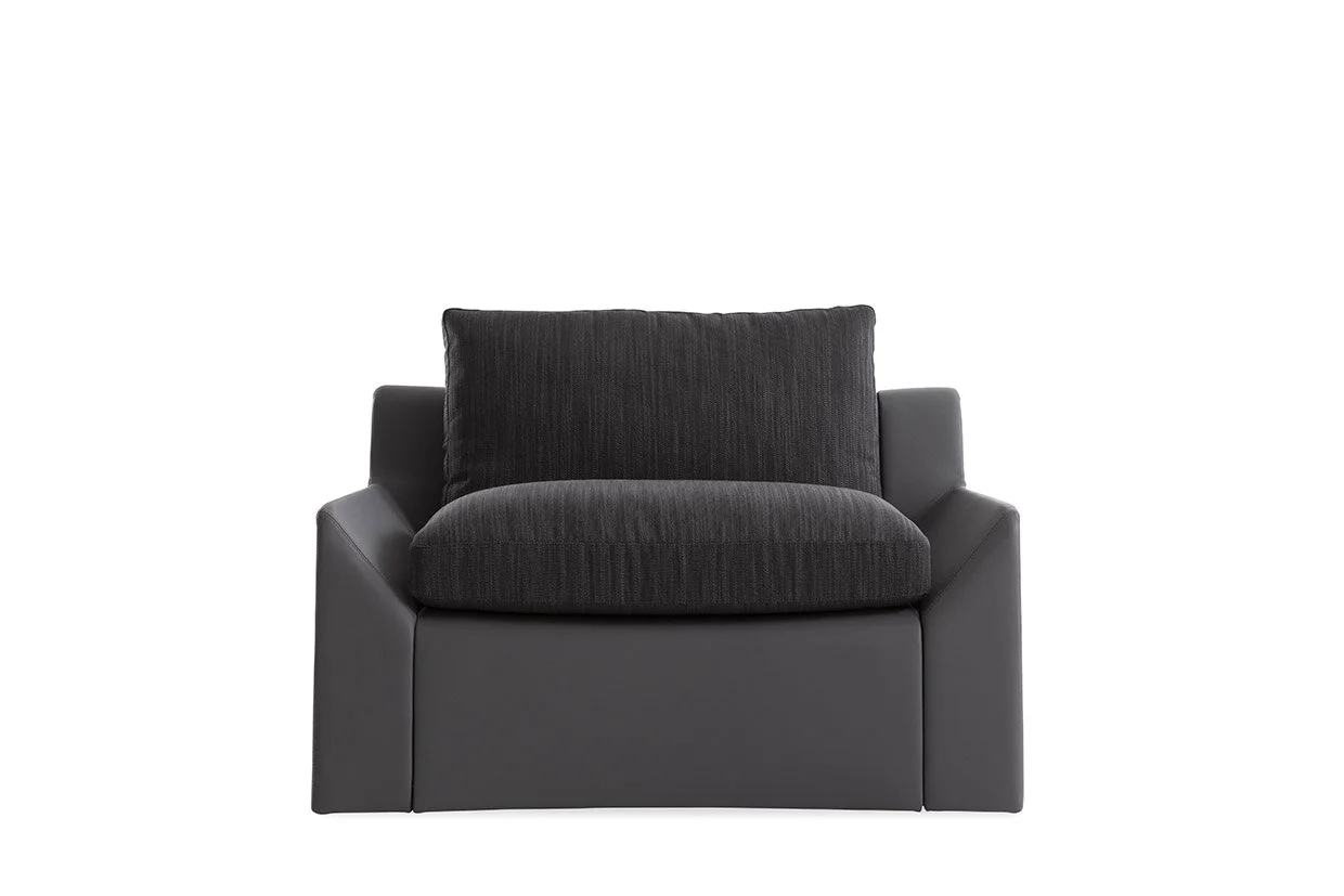 【FENDI CASA】アニマル柄　イタリア製フェザークッション2点 FENDI CASA】アニマル柄 イタリア製フェザークッション2点